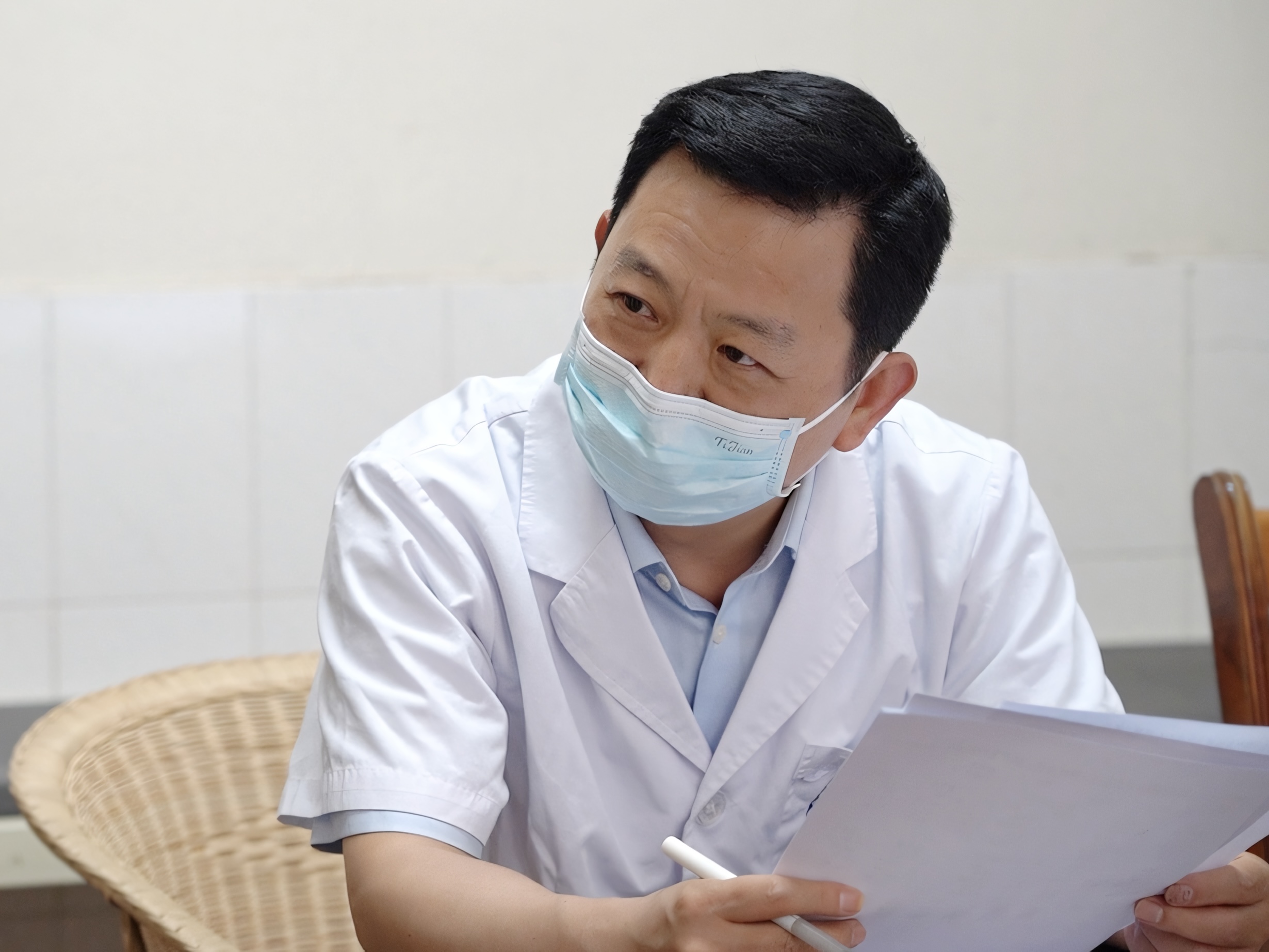 二十载失眠一朝愈 巴中良医誉千里——记巴中市精神卫生中心主任医师黄洪